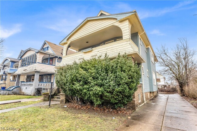 Building Photo - 3600 E 154th St