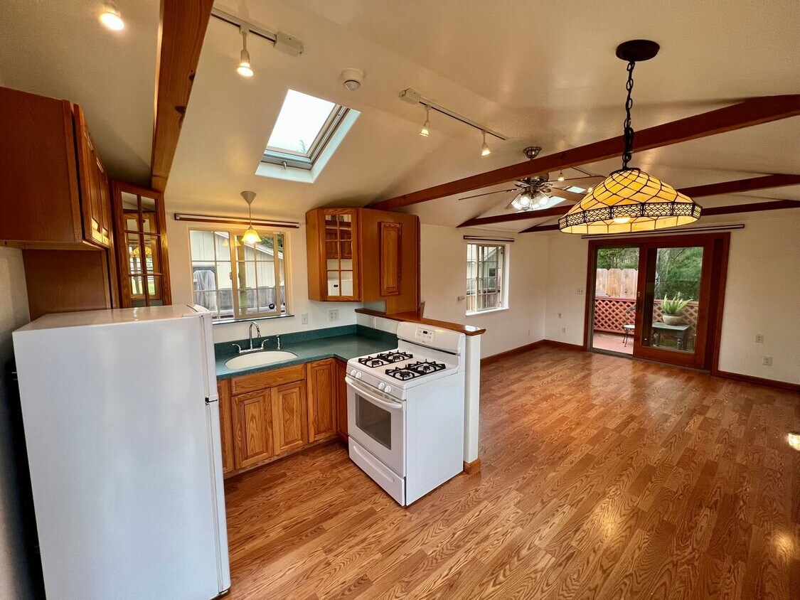 Primary Photo - Asilomar Cove - 1 bed 1 bath - all utiliti...