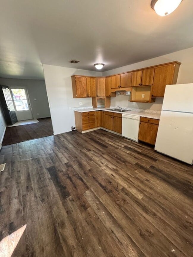 Building Photo - 6932 Balsam Ln