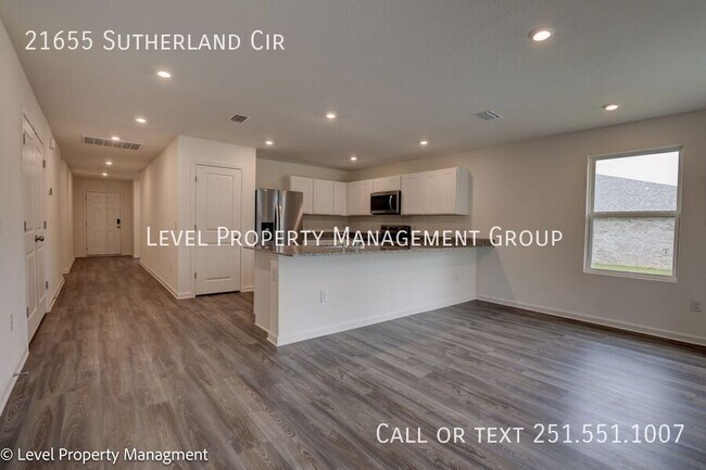 Foto del edificio - 21655 Sutherland Cir