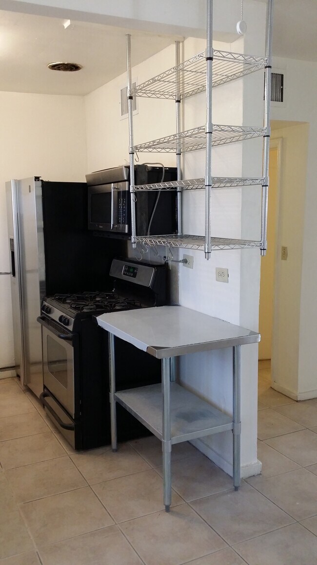 Foto del edificio - 1810 E 7th St