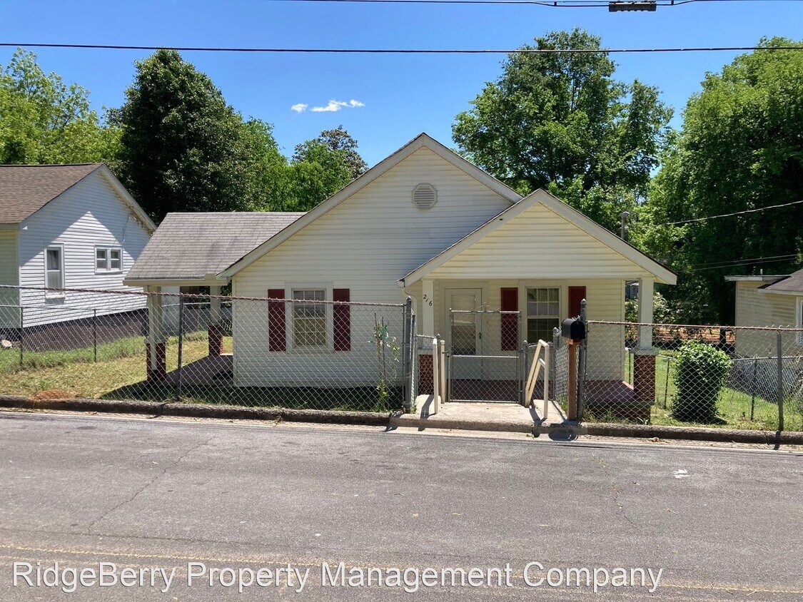 Foto principal - 3 br, 2 bath House - 216 Couper St NE