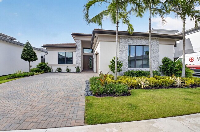 Foto del edificio - 9724 Juniper Bay Ave