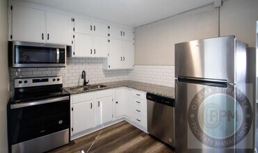 Building Photo - 3311 S 32nd Ave