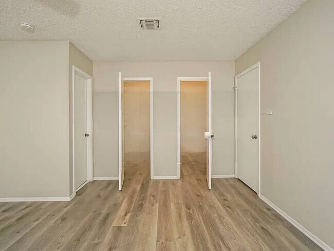 Building Photo - 3315 Cadbury Dr