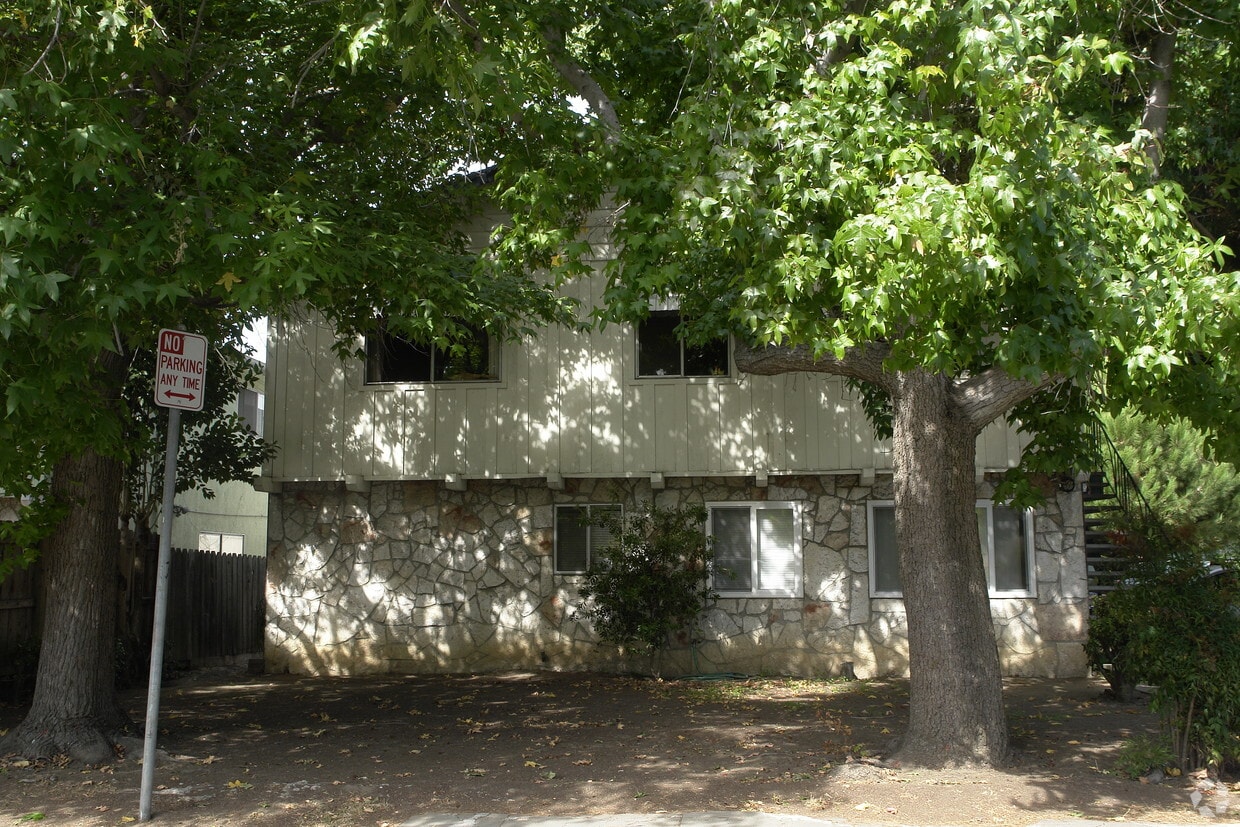 Building Photo - 22175-22179 Rio Vista St