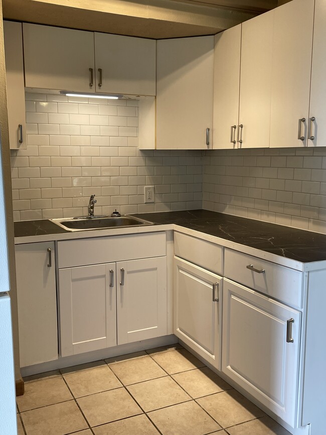 Building Photo - 5914 Lago Vista Way