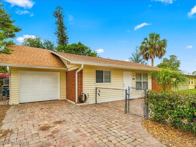 Building Photo - 1320 Barbizon Ln