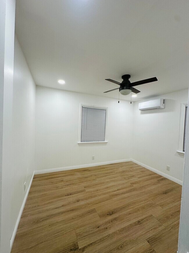 Foto del edificio - 1537 Freeman Ave