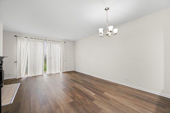 Foto del edificio - 2-Bedroom Townhouse in Waukegan - Gurnee School District