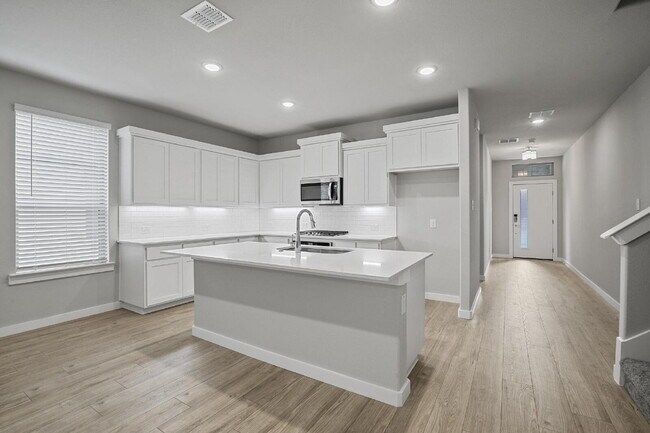 Building Photo - 1111 Birchwood Ln
