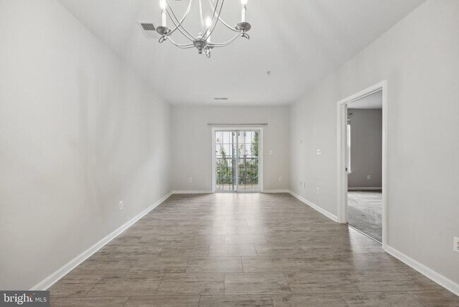 Foto del edificio - 21216 McFadden Square