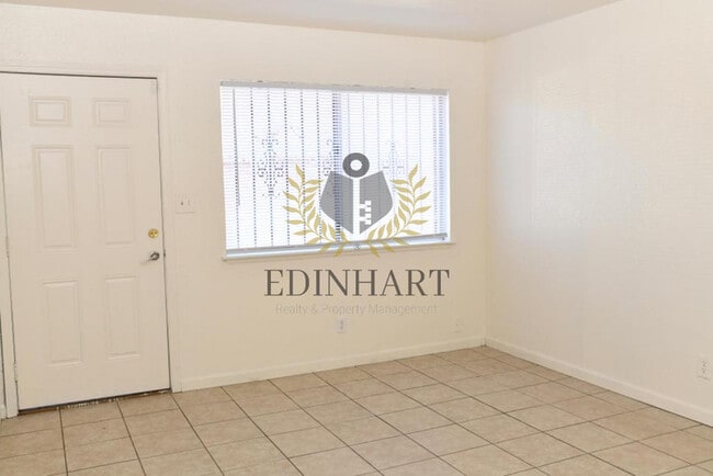 Foto del edificio - 2303 S Poppy Ave