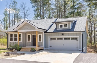 Building Photo - 209 Fall Leaves Dr