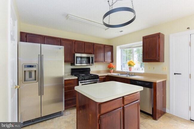 Building Photo - 6512 Old Carriage Dr