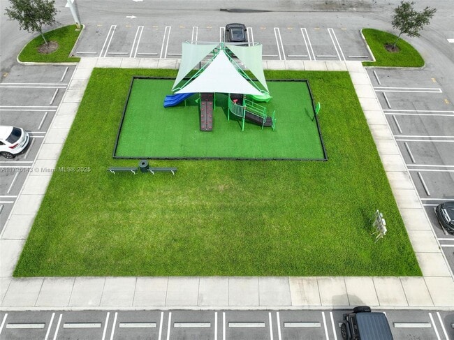 Foto del edificio - 7865 NW 104th Ave