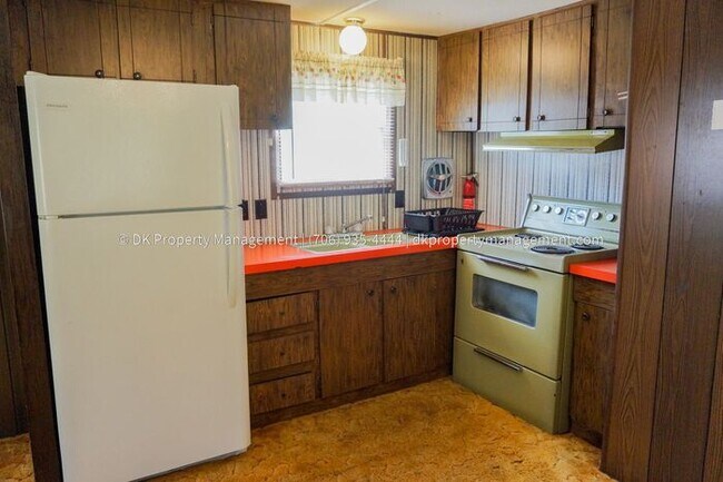 Building Photo - 2 Bedroom Trailer in Rossville!
