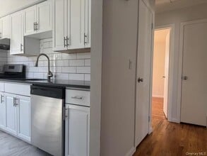 Building Photo - 229 Maple Pl