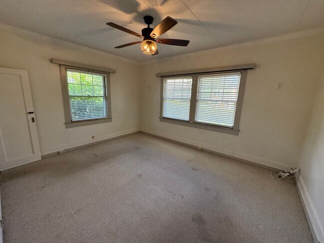 Foto del edificio - For Rent – 3BR/2BA Home + Detached Studio ...