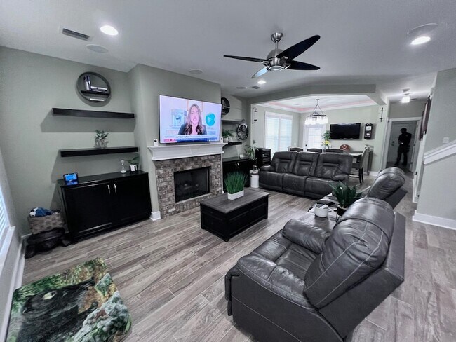 Foto del edificio - 2764 Crestline Rd