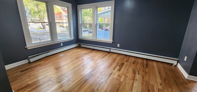 Building Photo - 155 Edgewood St