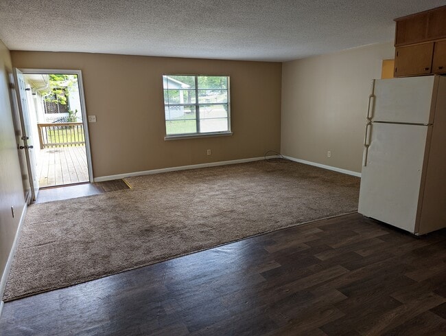 Building Photo - Twin Oaks