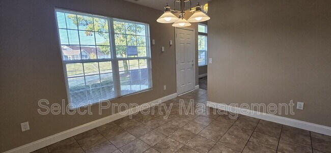 Foto del edificio - 5438 Thornbriar Ln