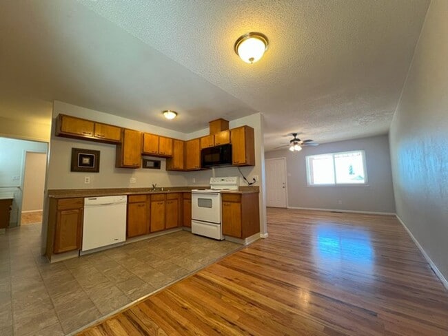 Building Photo - Three Bedroom Home In Northwest Reno.