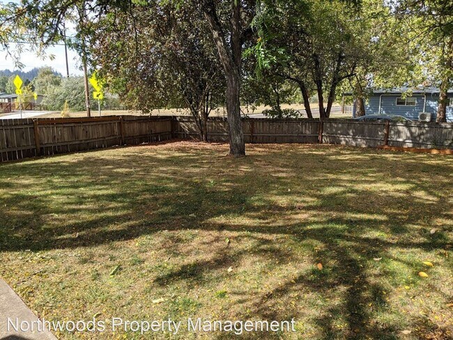 Building Photo - 3 br, 2 bath House - 3717 E. Amazon Dr.