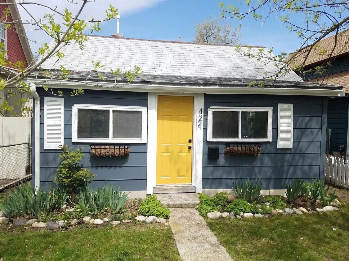 Primary Photo - North End Cottage - Cozy, Classic, and Clo...