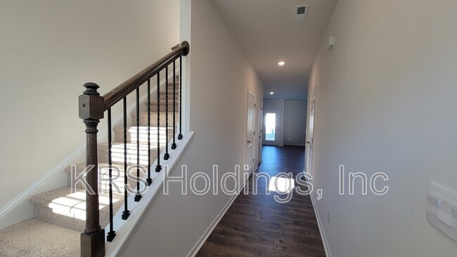 Building Photo - 533 Belgian Red Wy