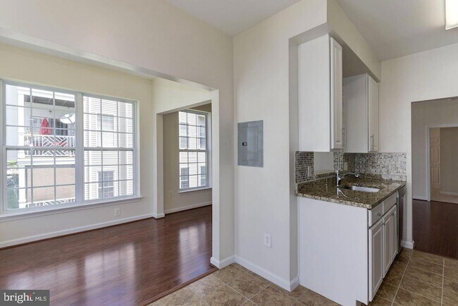 Building Photo - 5963 Founders Hill Dr