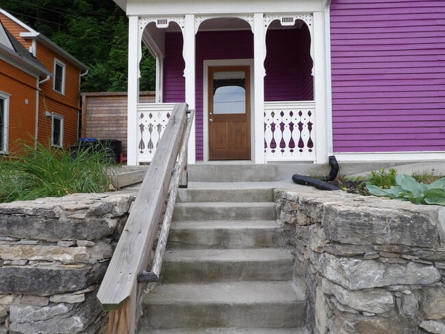 Building Photo - 609 Taylor Ave