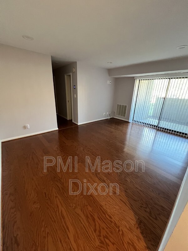 Foto del edificio - 6087 Majors Ln