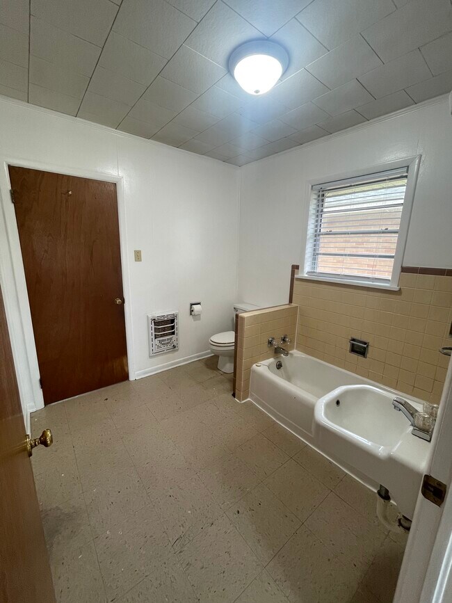 Bathroom - 610 Willow St