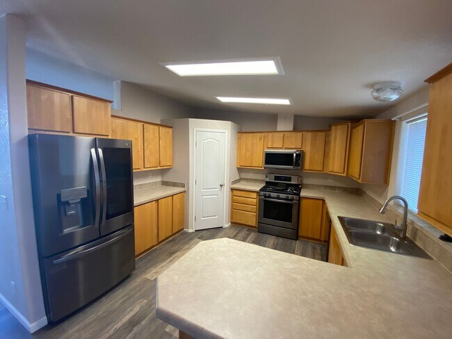 Building Photo - Great country living spot in Orland