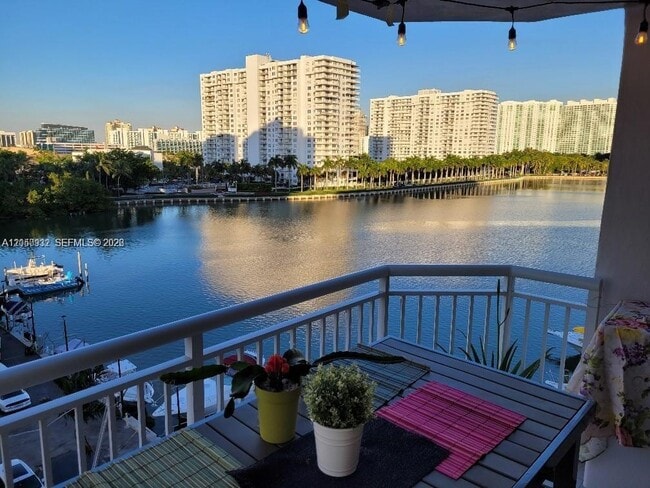 Foto del edificio - 18081 Biscayne Blvd