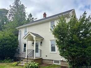 Building Photo - 335 Herricks Ln