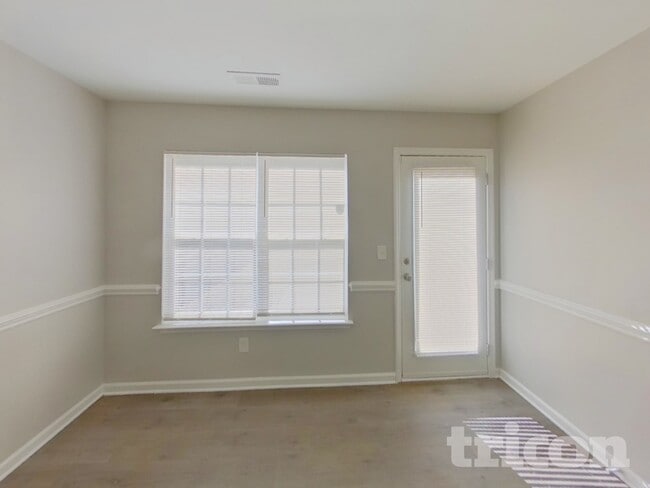 Foto del edificio - 1392 Zered Pl NW