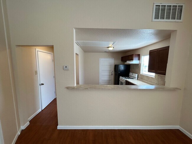 Foto del edificio - AVAILABLE NOW! 2 Bedroom / 1 Bath Home Nea...