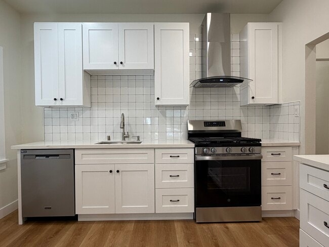 Building Photo - 1122-1126 N Madison Ave