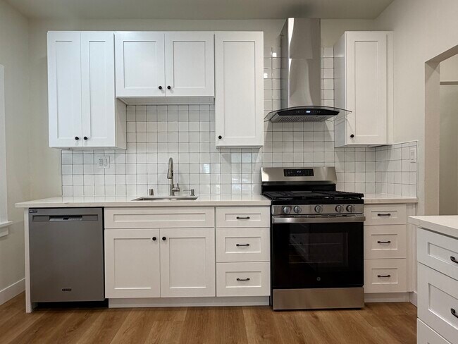 Foto del edificio - 1122-1126 N Madison Ave