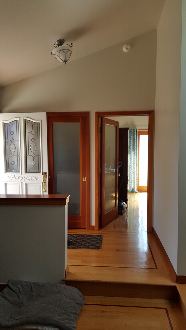Entry. To bedroom - 710 S Fremont St