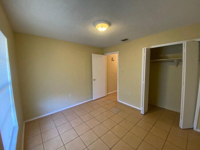 Foto del edificio - 4713 Almond Willow Dr