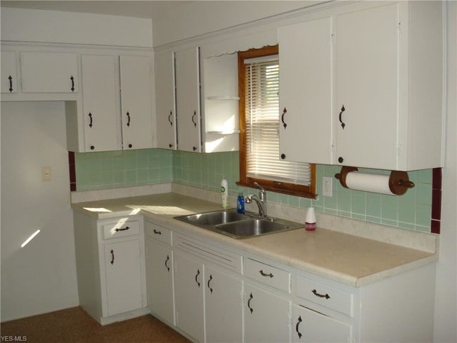 Building Photo - 24500 Puritan Ave