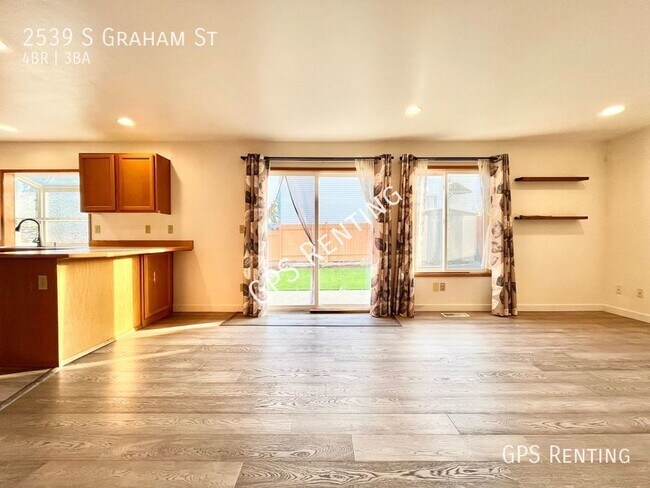 Foto del edificio - Beautiful Bed 4, Bath 2.5, home!