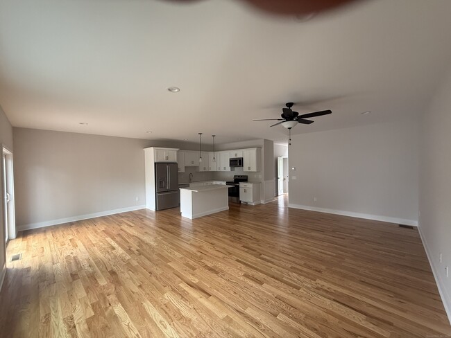 Building Photo - 7 Chatsworth Ct