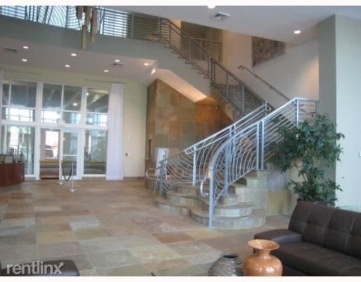 Building Photo - 1755 E Hallandale Beach Blvd