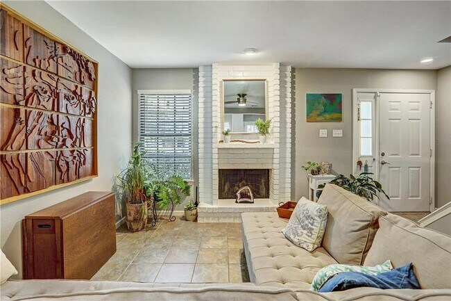 Foto del edificio - 8400 Jamestown Dr