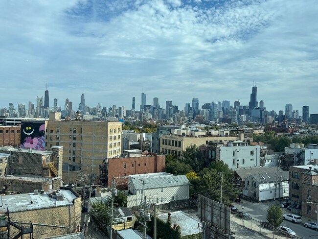 Foto del edificio - 1601 W Division St